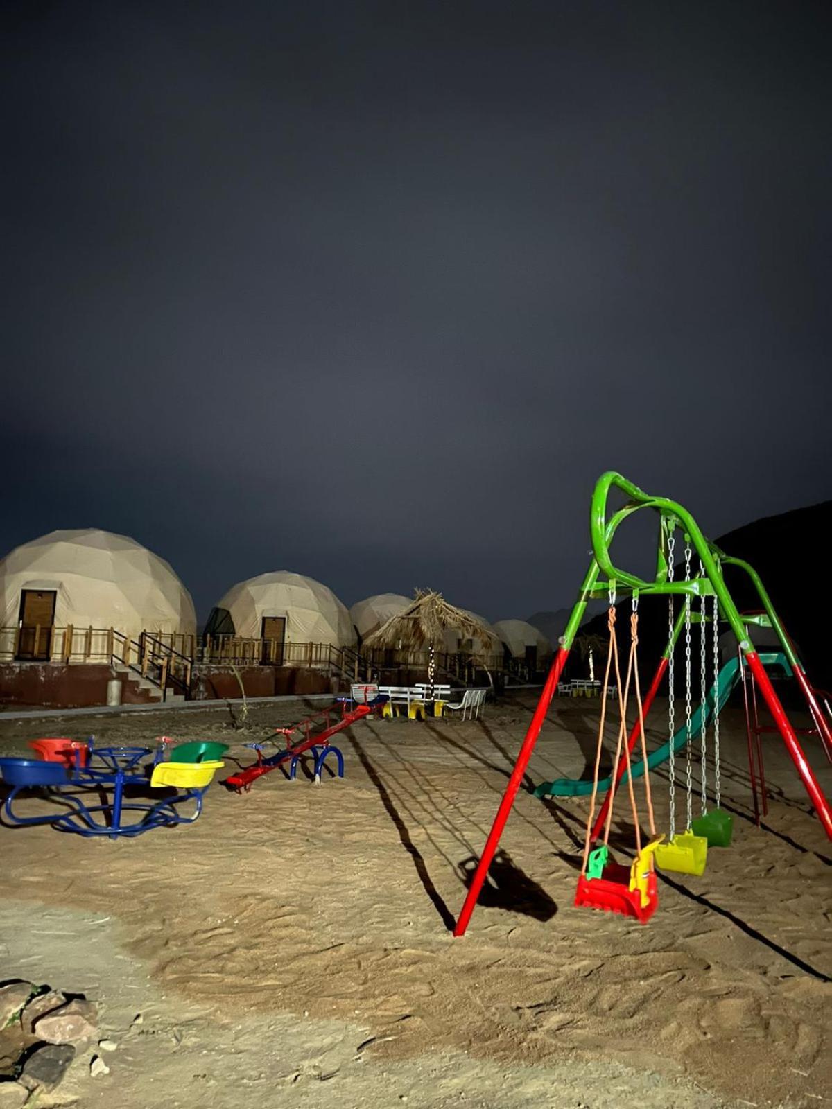 Adel Rum Camp Bubbles Wadi Rum Eksteriør bilde