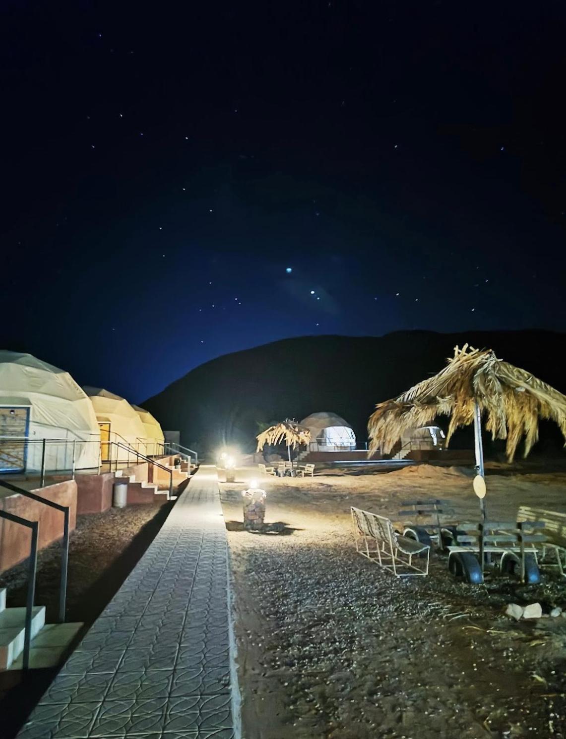 Adel Rum Camp Bubbles Wadi Rum Eksteriør bilde